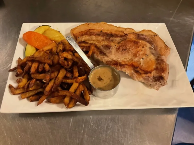 Restaurant avec menu entrée / plat / dessert à Sarlat-La-Canéda, Sarlat-La-Canéda, Le Bistrot